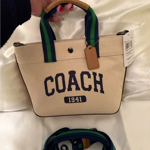 💙 Coach NWT Tan Canvas Tote Bag 20 With Coach Graphic and Wide Crossbody Strap - Picture 10 of 10